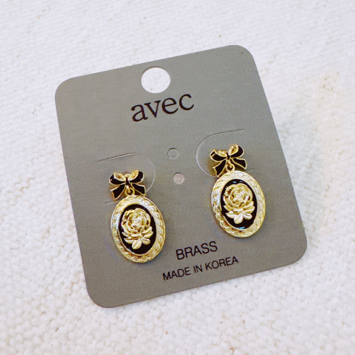 Black Bow Rose Drop Earrings – Elegant Black and Gold Antique-Inspired with Bow Accents