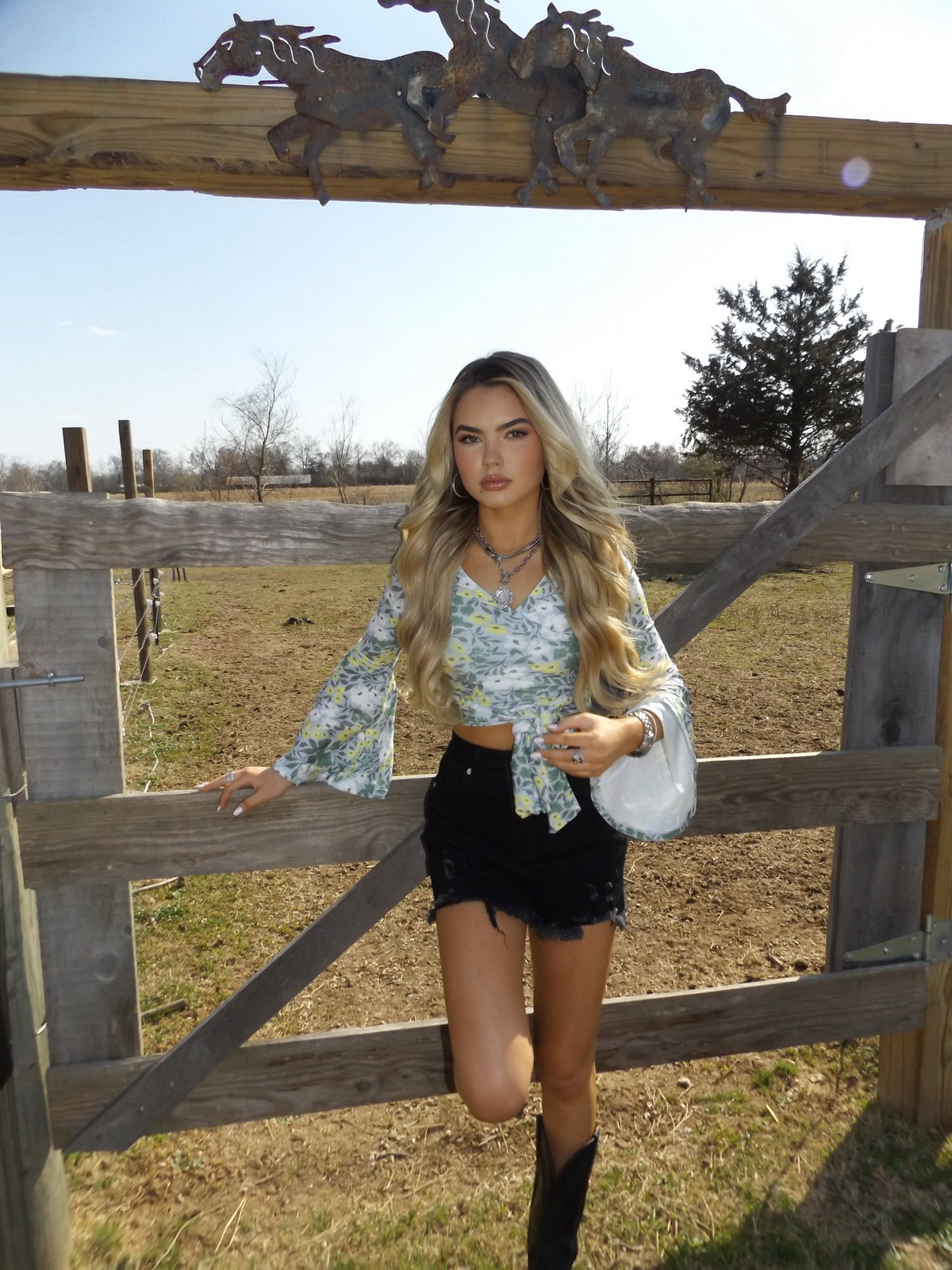 On The Go Risen Distressed Shorts - Black