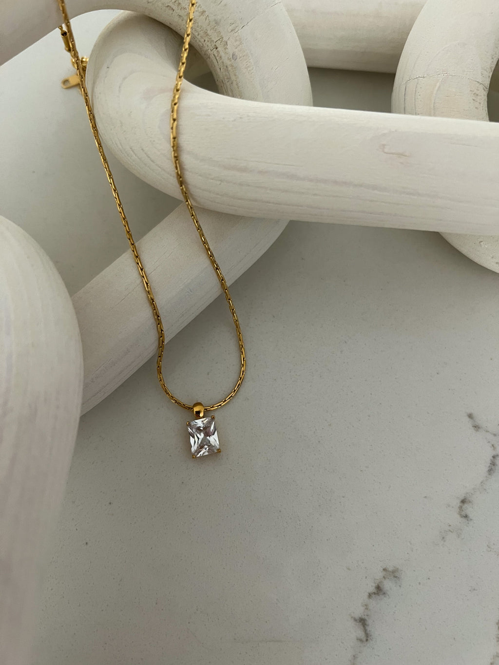 THE “SELENA” NECKLACE