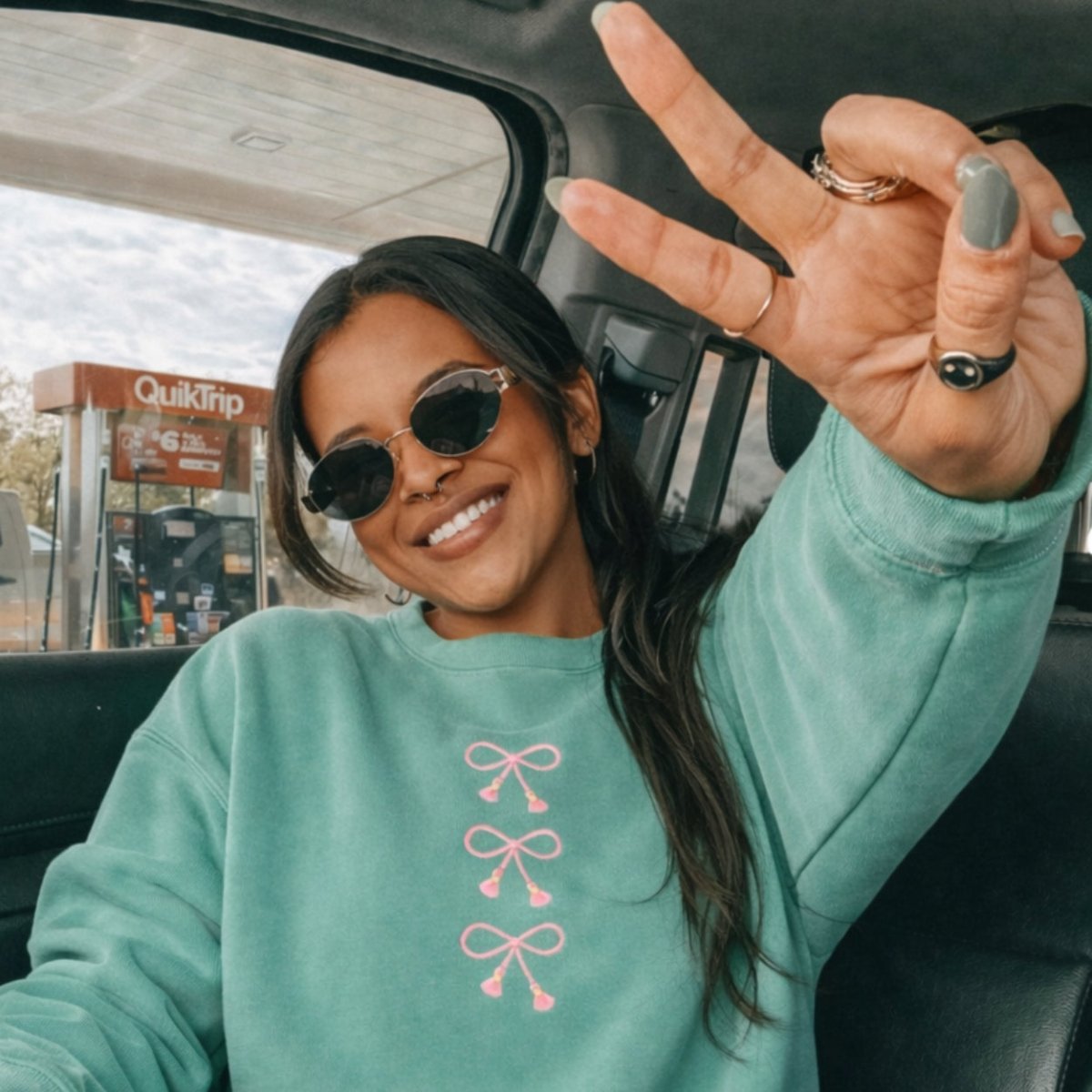 'Three Bows Nice' Tasseled Cozy Crew